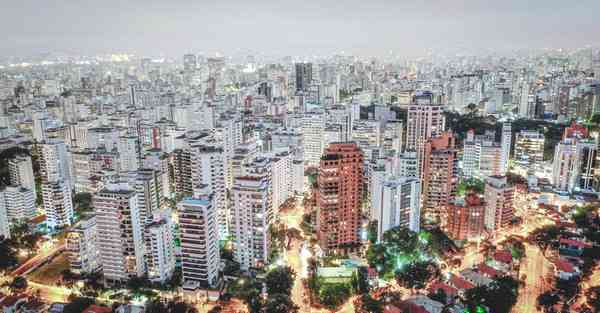 养牛场智能喂料机器人