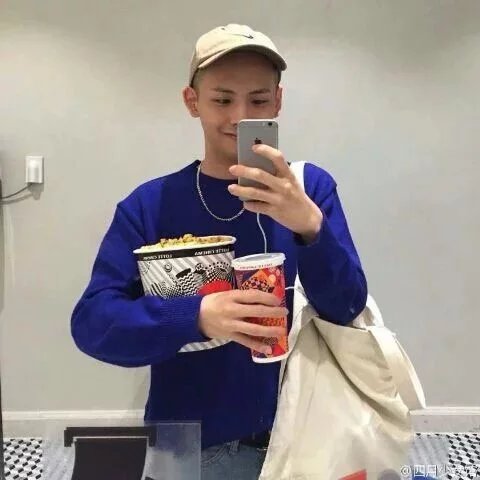阙怡秀娥